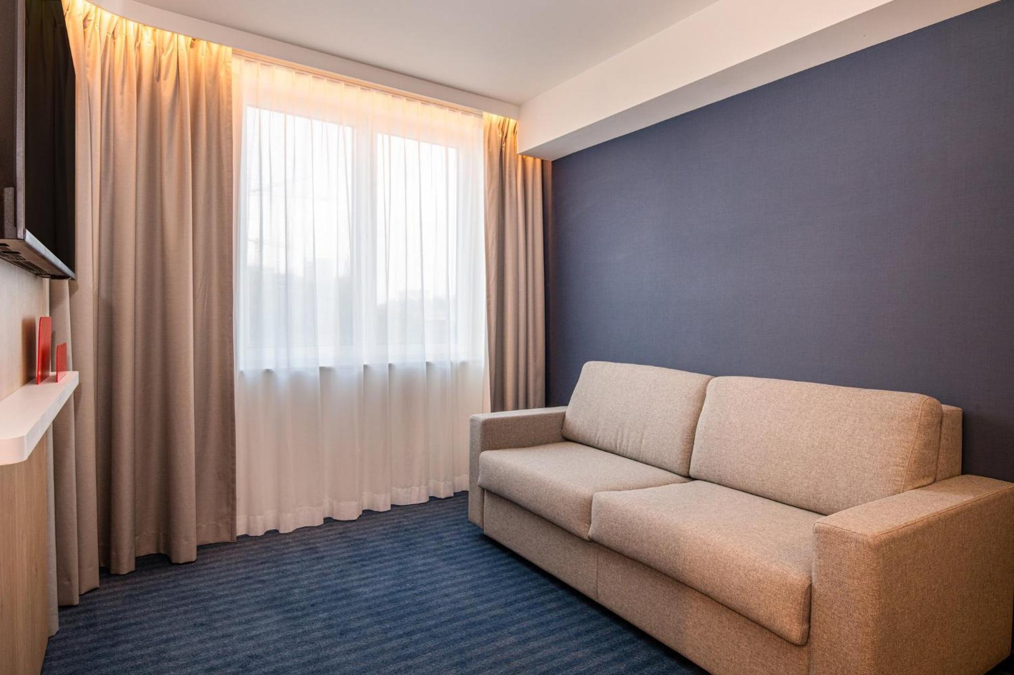 Holiday Inn Express & Suites Ghent By Ihg Экстерьер фото